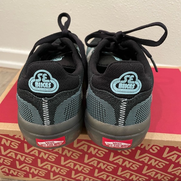 New in Box Vans Evdnt ultimate waffle control Se
Bikes sneakers 6.5 - Picture 6 of 7